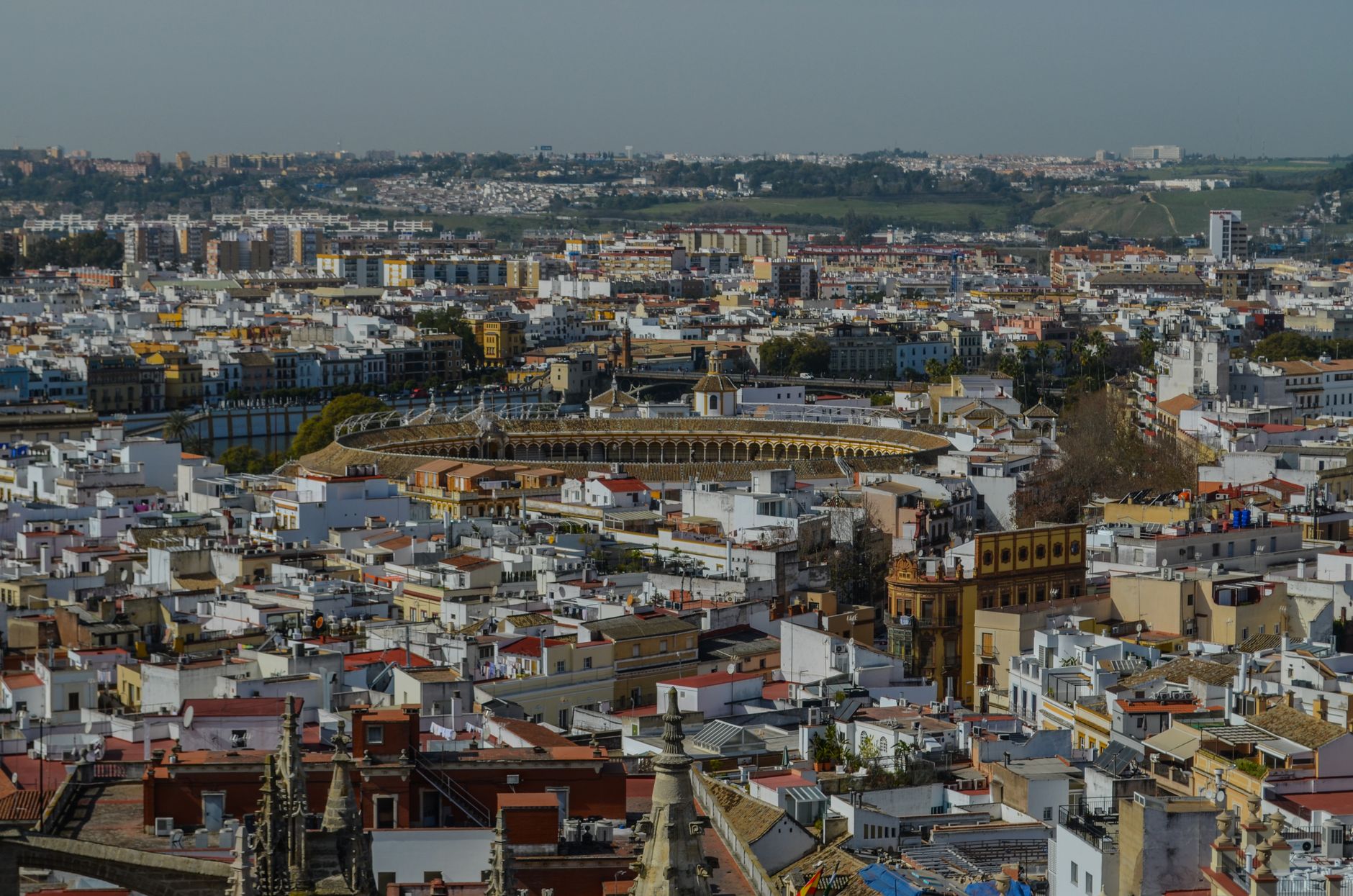Investir en Espagne : Immobilier ou Obligations d'État ? Découvrez où placer votre argent.